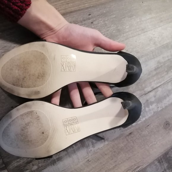 Black Heels - Picture 4 of 4